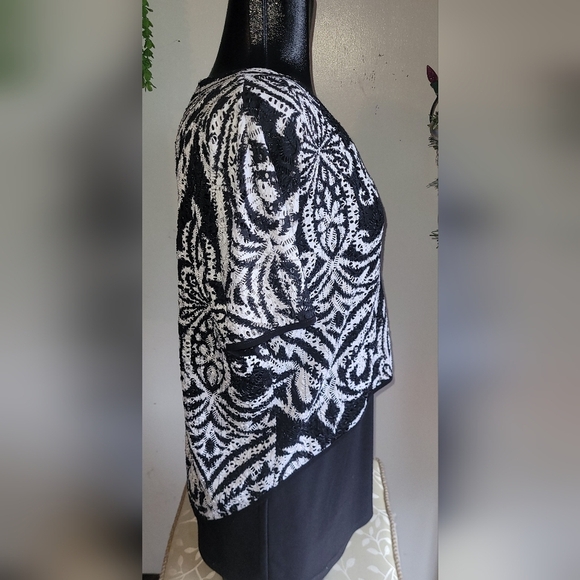 Frank Lyman Black and White Short Sleeve Lace Overlay Top L - Picture 4 of 7